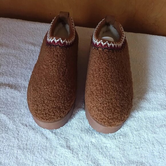 Women's Tan Sherpa Platform Slippers Size 5 1/2 New In Box - Picture 2 of 5
